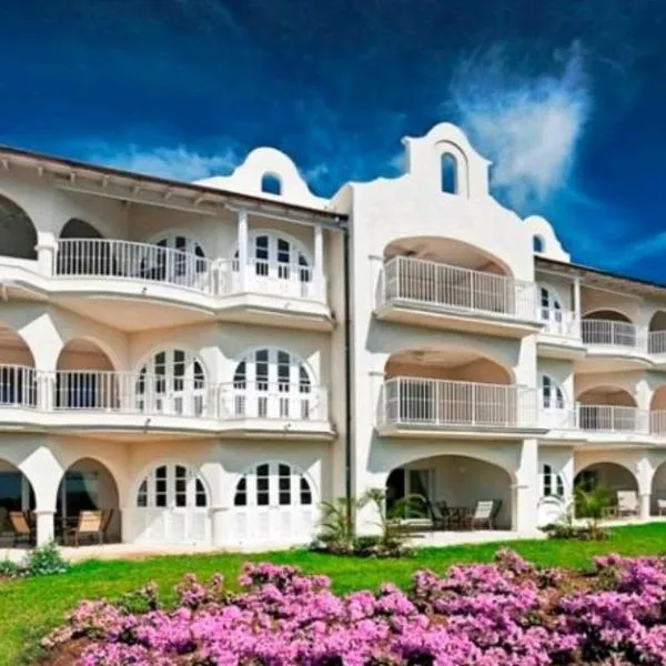 Royal Apartments 1 bedroom apartment sea views, hotel v destinaci Saint James