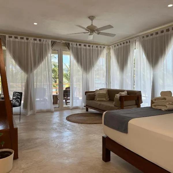 Noah Beach Hotel & Suites, hotel di Mahahual