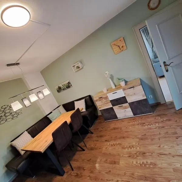 Ferienwohnung direkt am See 1, hotel in Altmünster