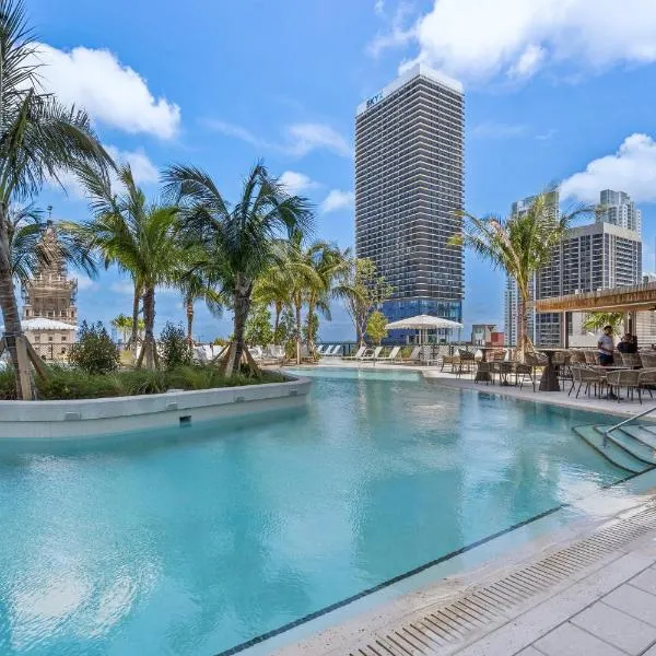 Stylish Apartments with Partial Ocean Views in Downtown!, hotel in Miami