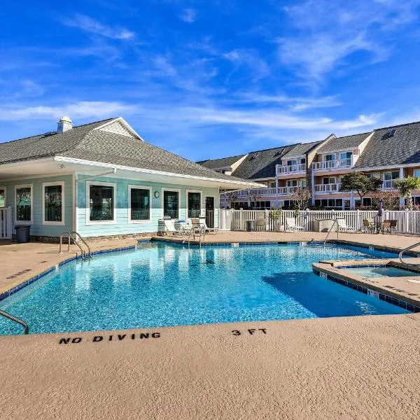 Emerald Isle Condo Near Beach with Screened Porch!, hôtel à Emerald Isle