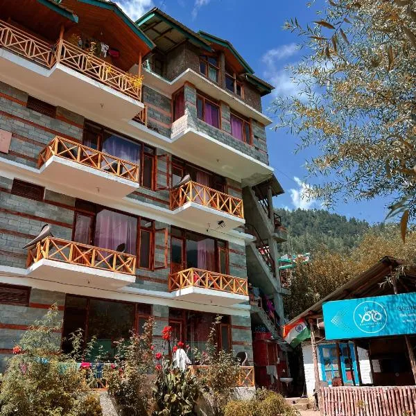 YOLO Backpackers - Manali, hotel em Manali