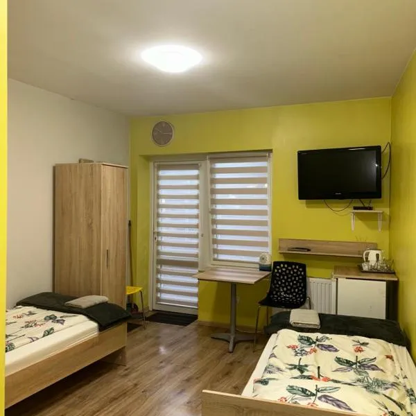 Noclegi Julia pokoje 1-3 parter Chodkiewicza śniadanie kontynentalne, hotel in Kielce