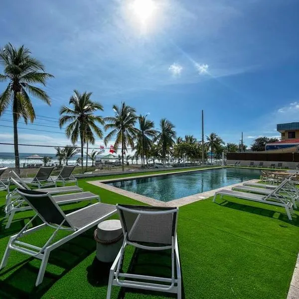 Ocean Front, Luxurious Condo in Downtown Jaco!, hotel v destinaci Jacó