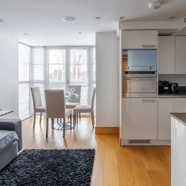 Modern 2BR and elevator C-LONDON, hotel in London