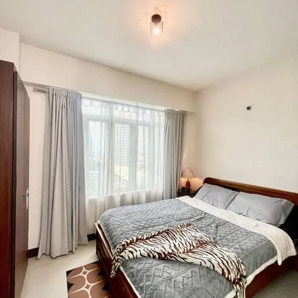 Elevated Staycation BGC Venice Grand Canal, hotel in Manila