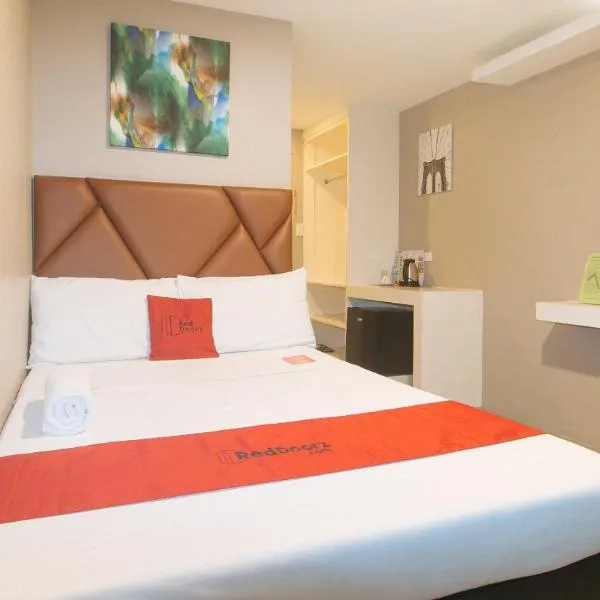 RedDoorz Plus at Seventy Five Inn Near Manila Airport, hôtel à Manille