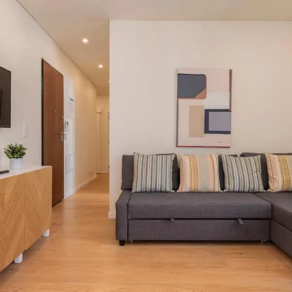Homely 2BDR Apartment with Terrace by LovelyStay，里斯本的飯店