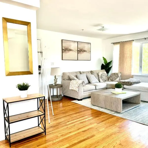 Stylish Evergreen Apartment By Newark Airport, hotel in Newark
