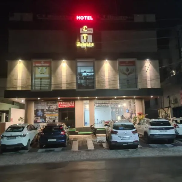C T Heights Inn, viešbutis mieste Baratpuras