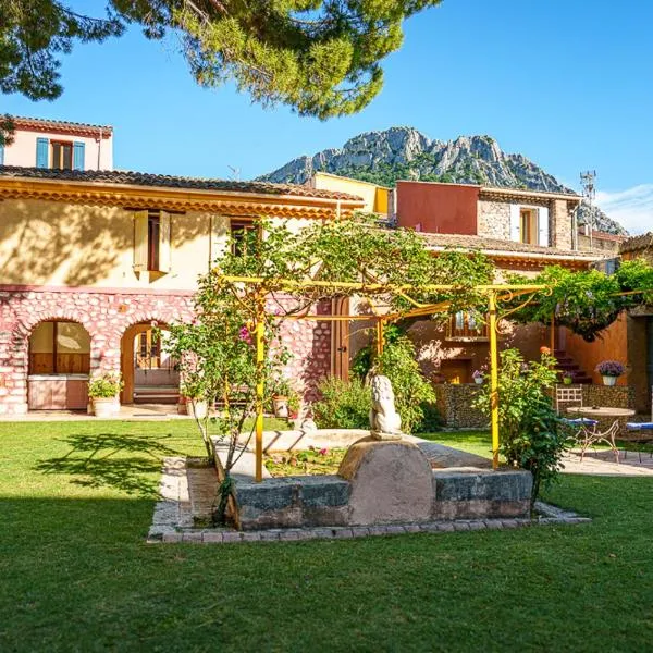 Les Arcades Le Lion D'or, hotel em Buis-les-Baronnies