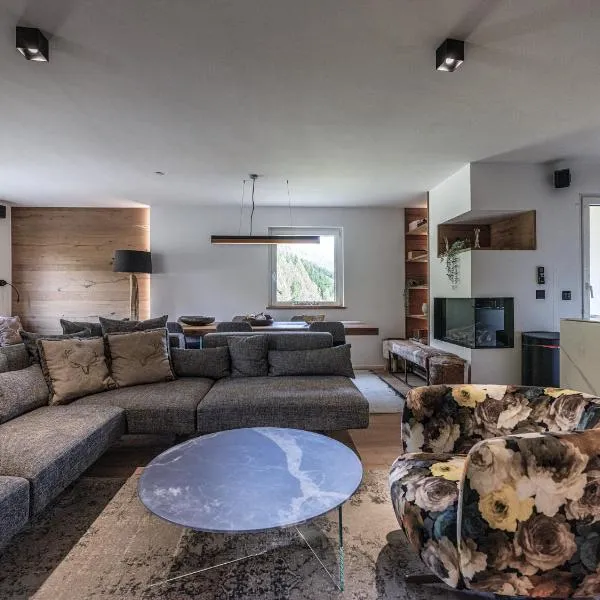 Luxury Mountain Apartment with Private Sauna and Underground Parking, hotel in St. Moritz