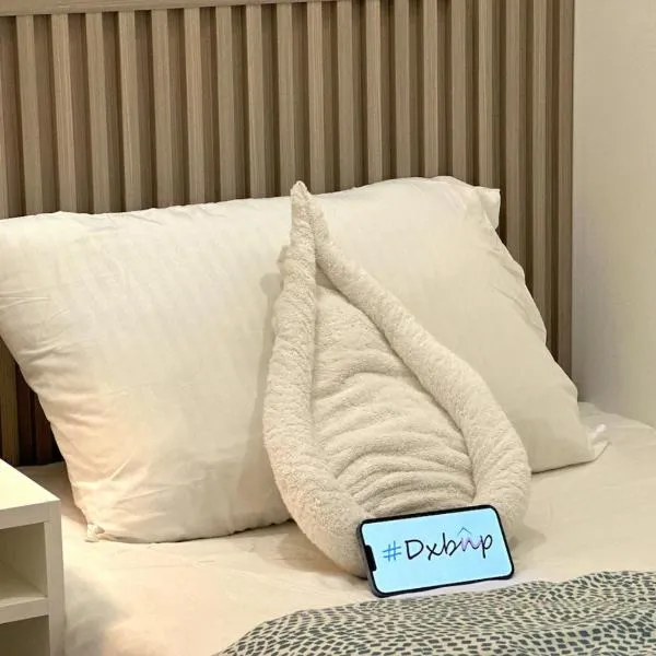 Cozy Partition Room for Travelers in Tecom, hotel v Dubaji