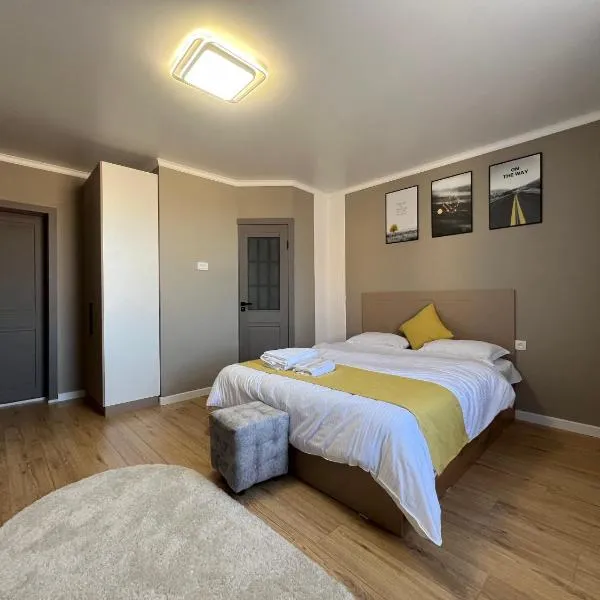 Aish hotel: Karağandı şehrinde bir otel