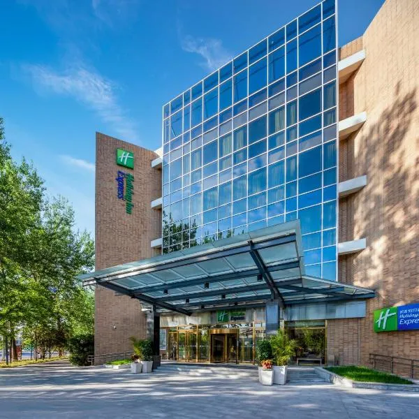 Holiday Inn Express Shangdi Beijing by IHG l Next to Yuanmingyuan Park & Subway & Qinghe Railway Station & Beijing Sport University l Taxi 15 Minutes to Summer Palace & Peking University & Tsinghua University l 20 Minutes to Badaling Great Wall by Railway, hotel in Beijing