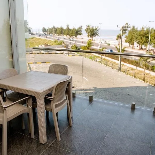 Seaside retreat for urban explorers above Mall, hotel a Maputo