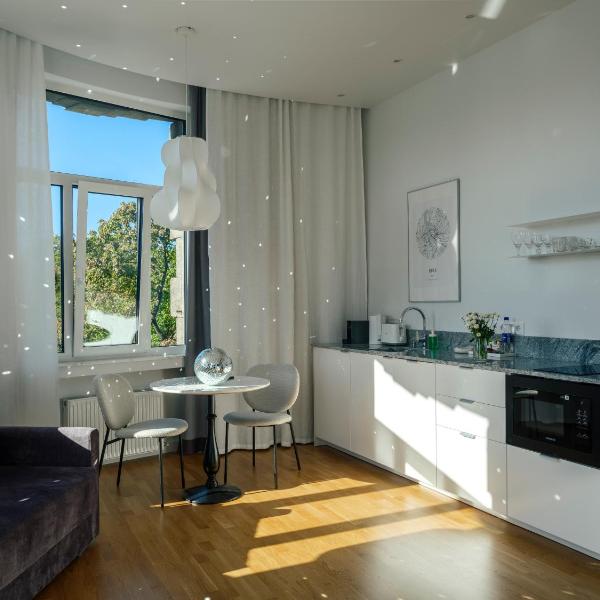 MIRO Rooms Center - quiet chic, self check-in, Рига