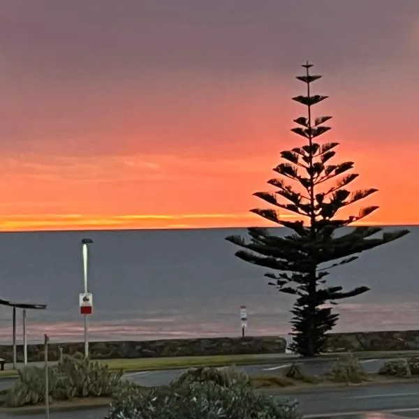 Moana Seaside Retreat - 2 Bedroom, spa , living area & pet friendly, hotel en Moana