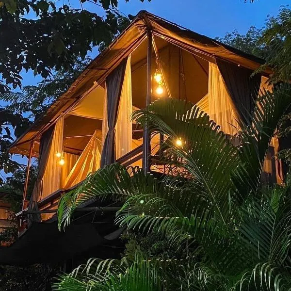 โดมอิงธาร บ้านสวนสราญชล、Ban Plai Nam (2)のホテル