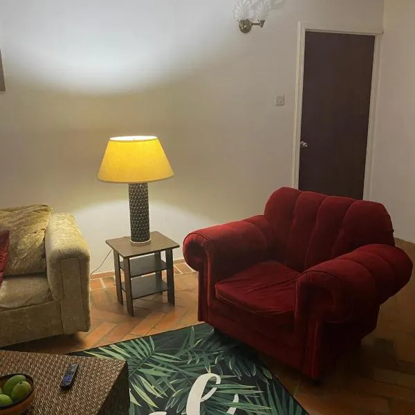 Kaye Jacquot, hotel a Monchy