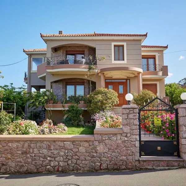 Luxury 3 Bedroom Apartment with Garden, hotel en Chios