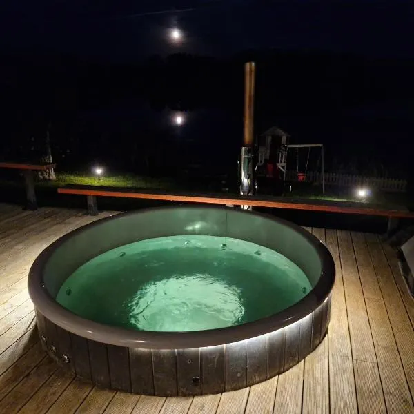 Ezerdzirnas, viešbutis mieste Celmenieki