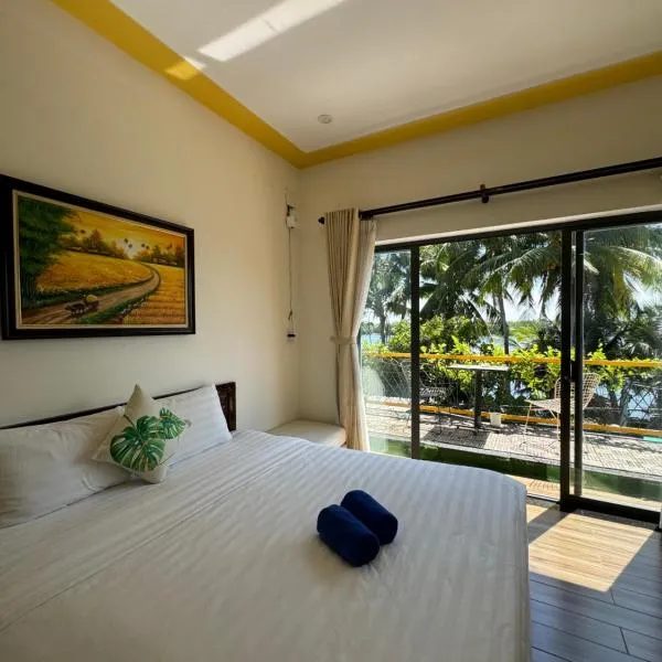 Coral Riverside Homestay & Hostel, hótel í Hoi An
