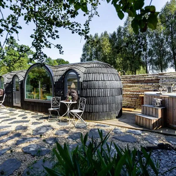 La CABANE LUXUEUSE AVEC JACUZY, hotel in Lavacherie