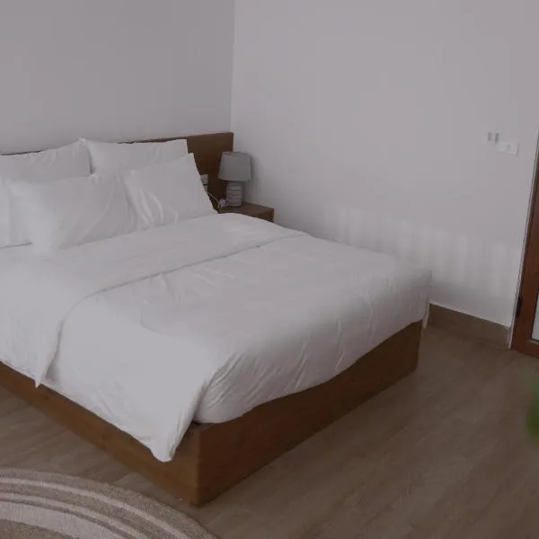Zenocean homestay, hotel in Ðình Loan