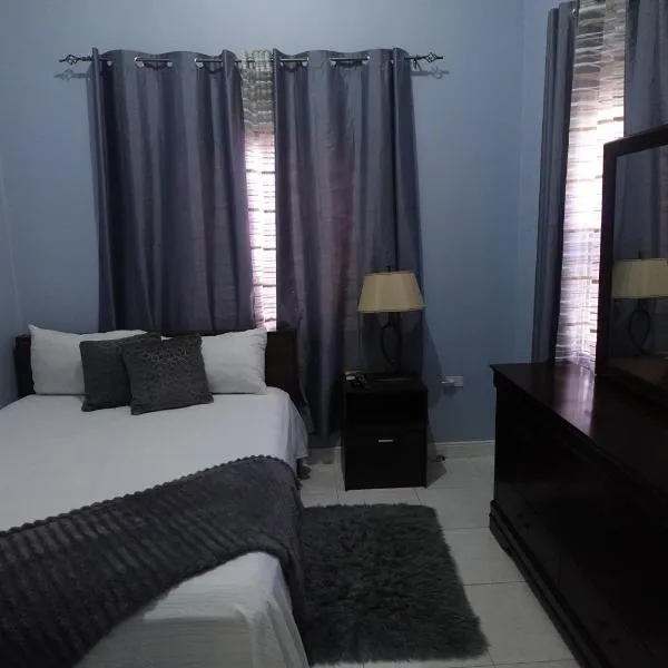 Couples Retreat in Jacar Homes, hotell i Spanish Town