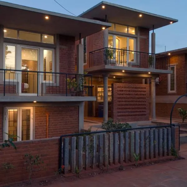 Vana by Loka - Nature Inspired Studios, ξενοδοχείο σε Auroville