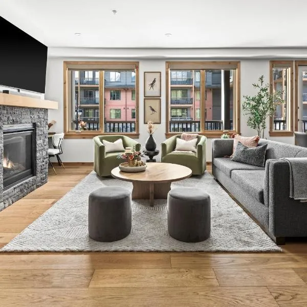 NEW Spacious MTN View Condo, PRIME location with Hot Tub, Free National Park Pass, Huge Patio, BBQ, Sleeps 7, Hotel in Canmore