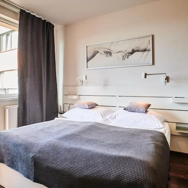 High-Sky O2 arena Apartment with garage parking and AC, hotel v Praze