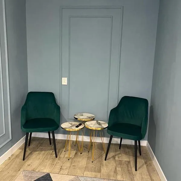 Апартамент ЛЮКС для двоих, hotel in Ustʼ-Kamenogorsk