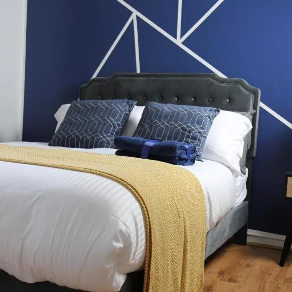 3BR Luxury Stay Near Billing Aquadrome - Elegant 3-Bedrooms One-and-Half Bathrooms Home - Sleeps 8 - Free Parking and Complimentary Access to Billing Aquadrome Holiday Village, hotel in Northampton