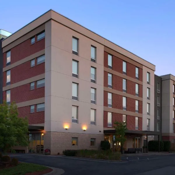 Home2 Suites by Hilton Greensboro Airport, NC: Friendship şehrinde bir otel