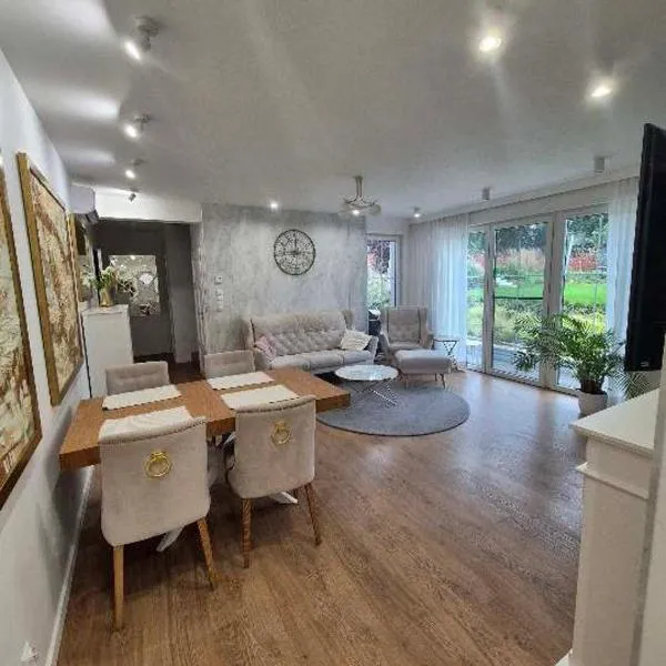 Siedlisko nad Drwęcą z jacuzzi i siłownią, hôtel à Krobia