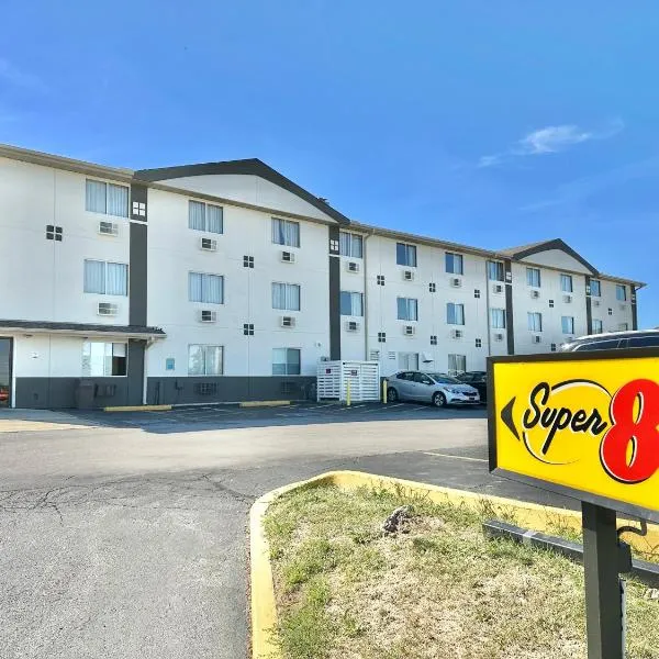 Super 8 by Wyndham Bloomington Normal, hôtel à Bloomington