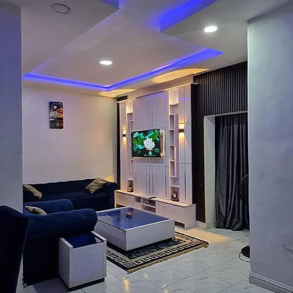 JKA 1-BEDROOM-Apart 24HRS POWER Unlimited WIFI , GARDEN PATIO AREA ,FREE DAILY HOUSEKEEPING, hotel a Lagos