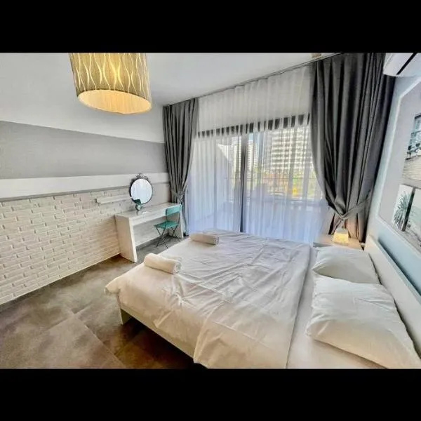 Caesars Resort - Commodus Studio Flat, hotel em Trikomo