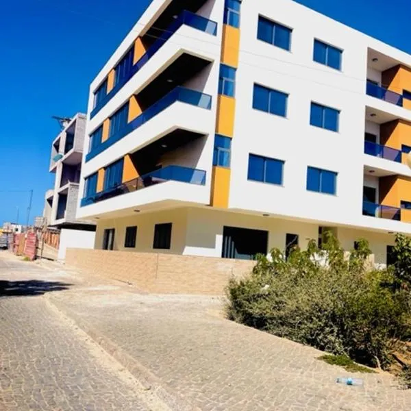 Brand New Spacious T3 Apartment in Santa Maria, ξενοδοχείο στη Santa Maria