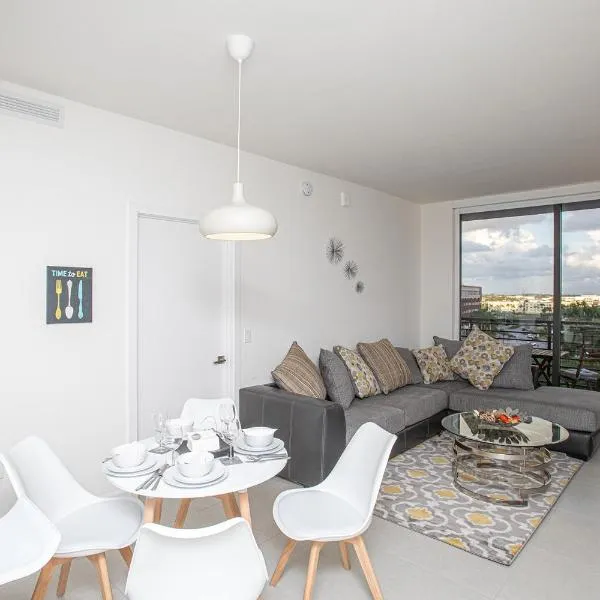Luxury 1BD/1BT Apartment in Downtown Doral, hotel in Miami
