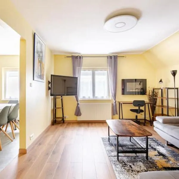 séjour 6 pers.( atypique ) f4 110 m2, hotel a Houssen