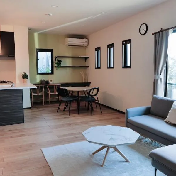 WELL/石垣島の市街地にあるオシャレな家, hotel in Ishigaki Island