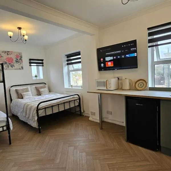 Newly renovated Studios & Ensuite Rooms! - Camberwell, hotel in London