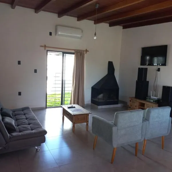 Casa amplia y bien ubicada, hotel en Artigas