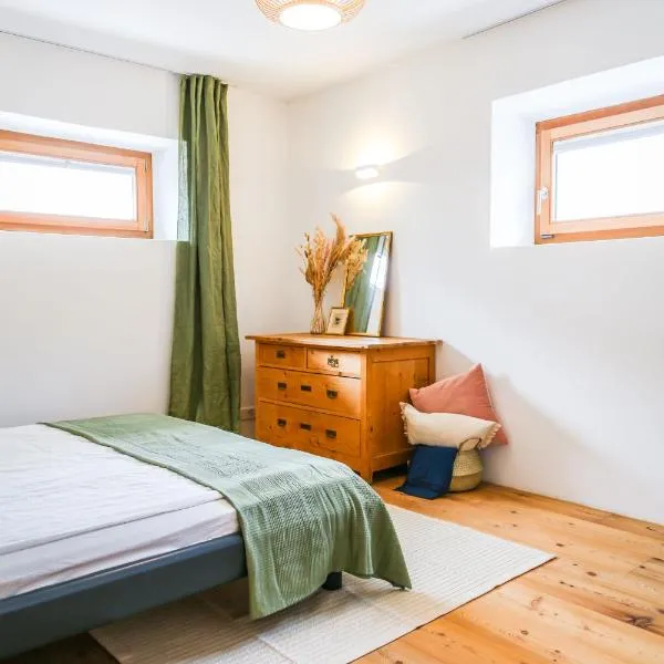 Chasa Savü โรงแรมในกวาร์ดา