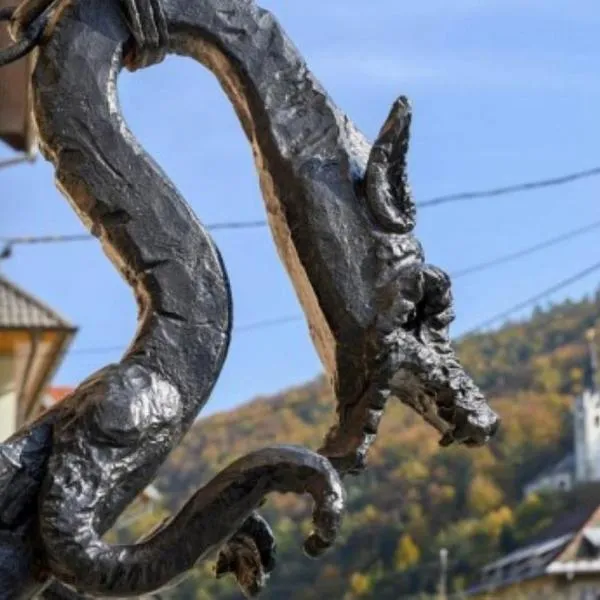 Far Away So Close Kropa near Bled Rooms, ξενοδοχείο σε Kropa