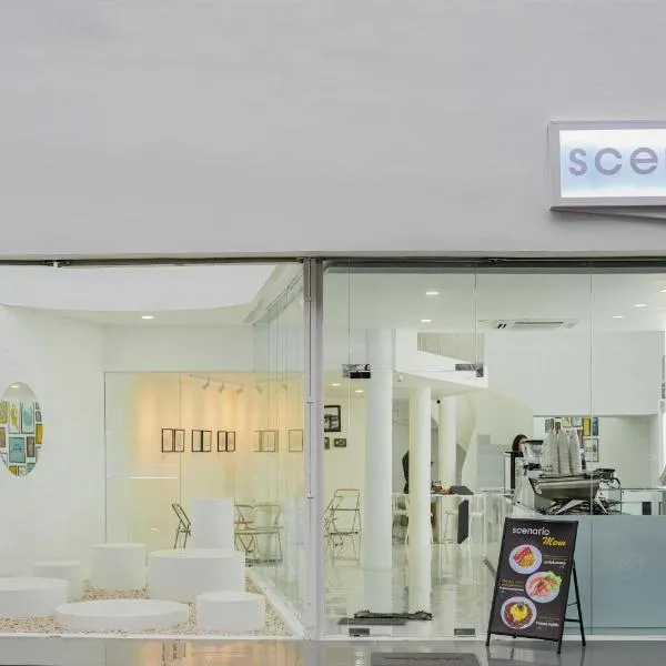 Scenario Cafe and Hostel, hotel in Kanchanaburi
