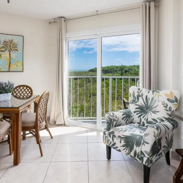 Modern and Coastal Ocean Pointe 2307, hotel in Key Largo